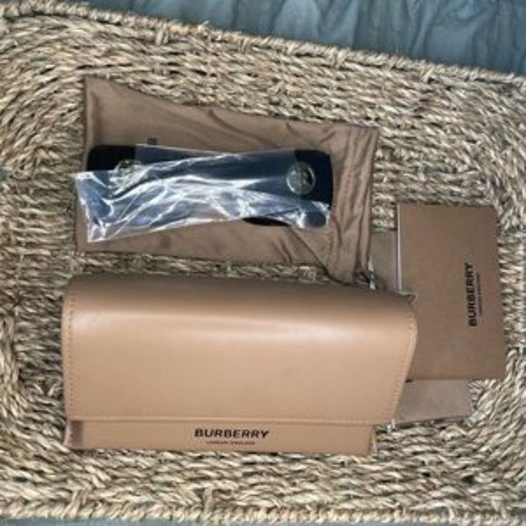BURBERRY Astrid Sunglasses- Dark Havana Brown- NWT main image 6